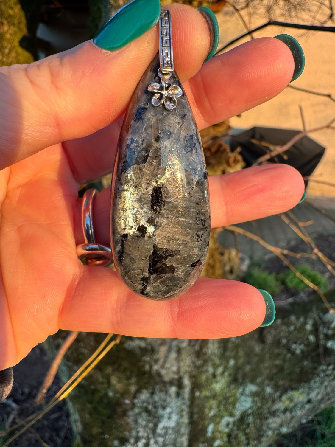 Pendentif en larvikite