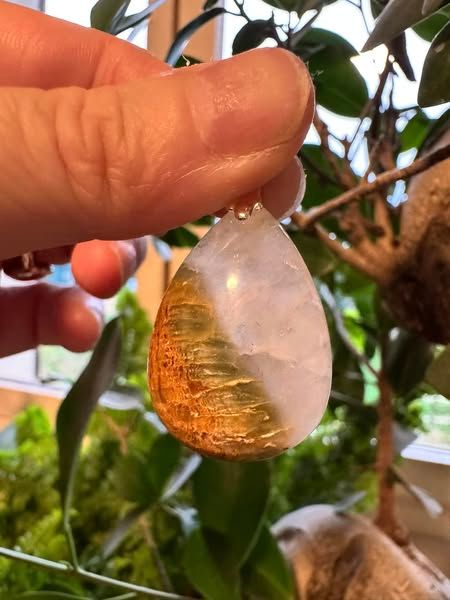 ​Pendentif en quartz lodolite et rutiles