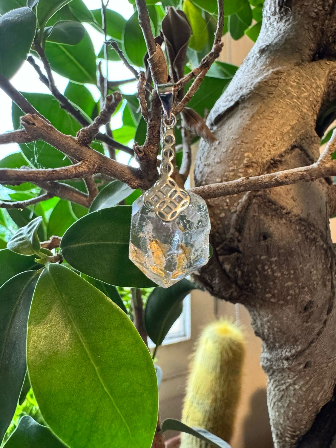 Pendentif en quartz à inclusions