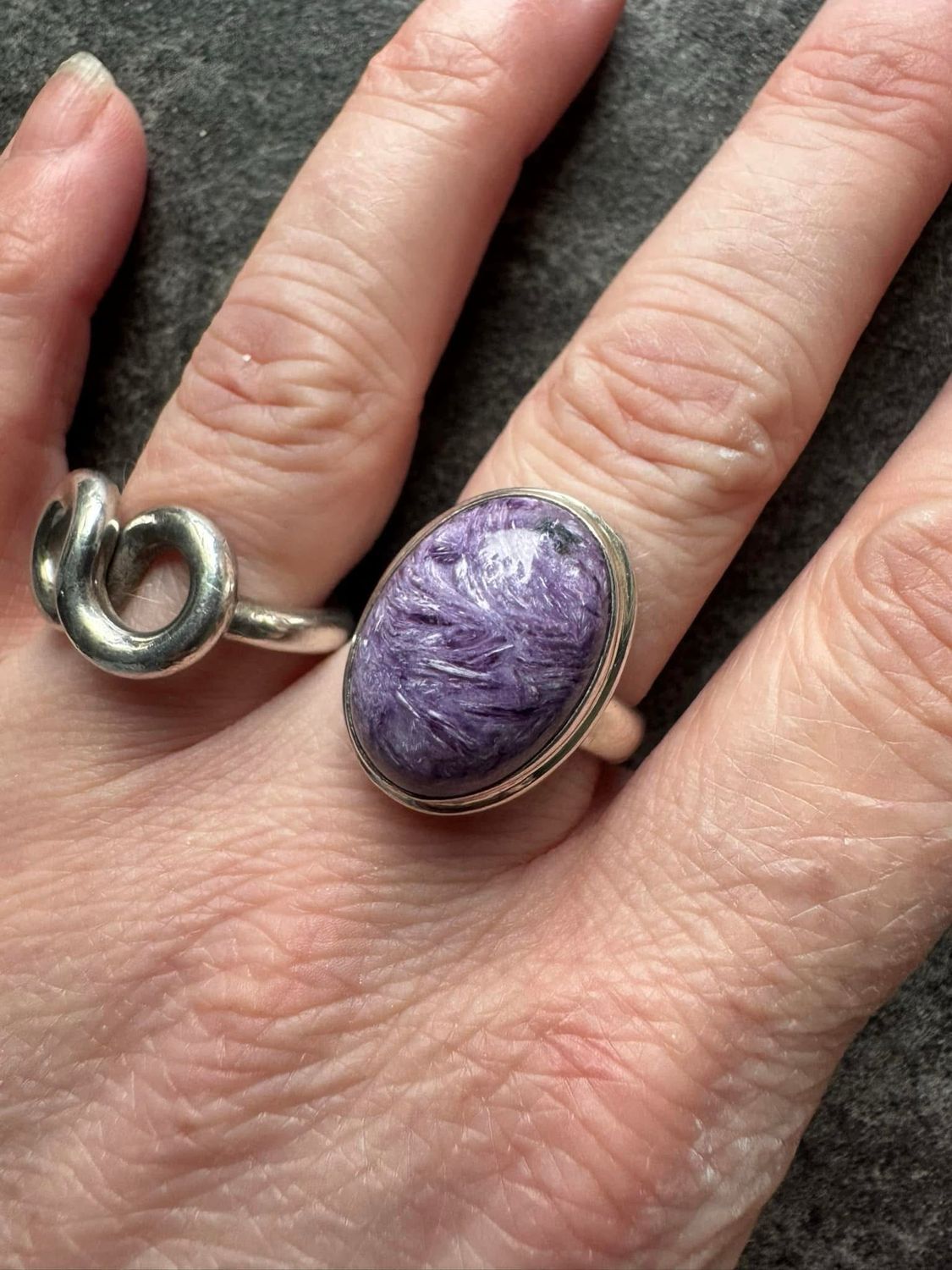 Bague en charoite sur argent 925