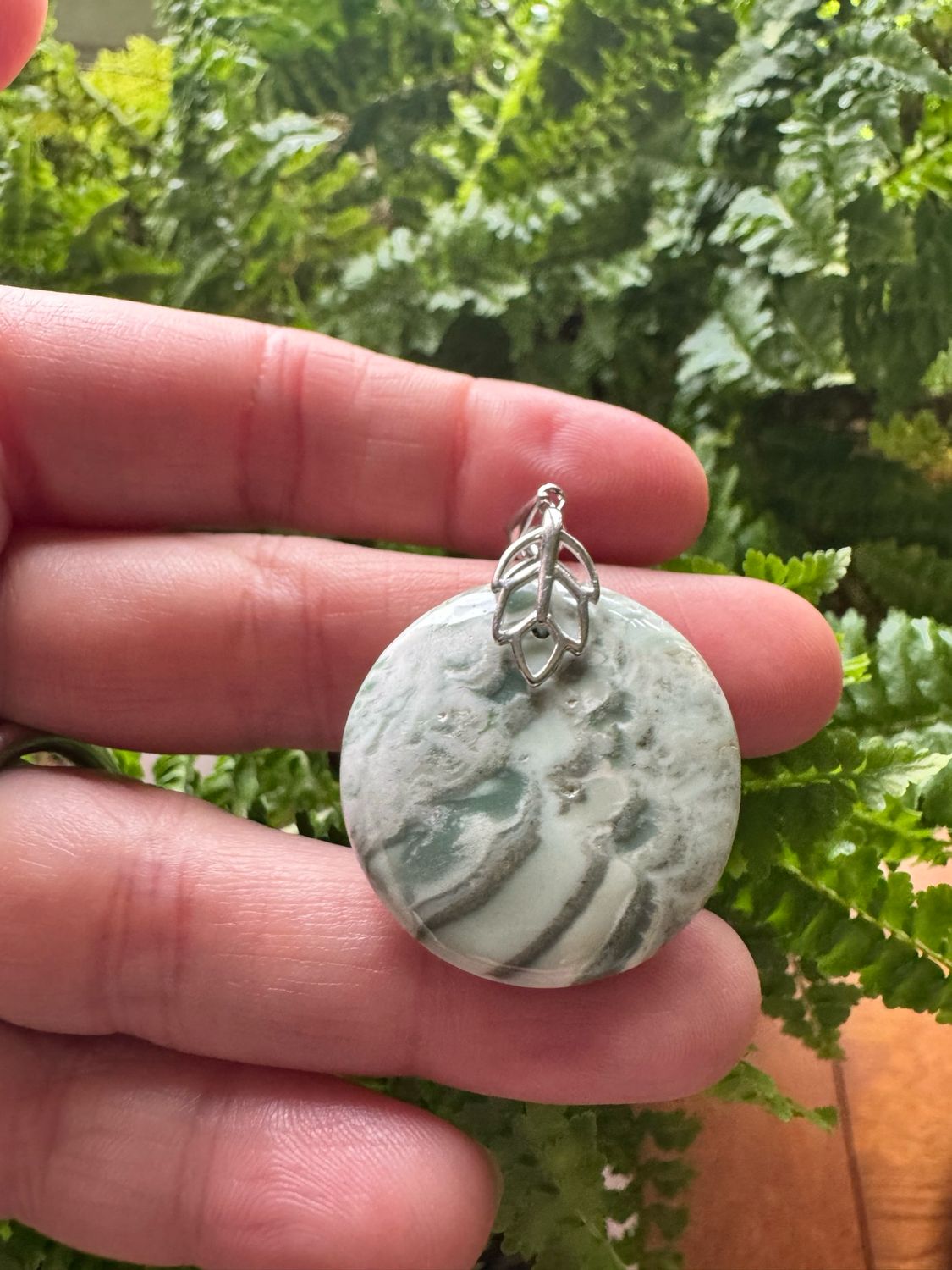 Pendentif en calcédoine saturne