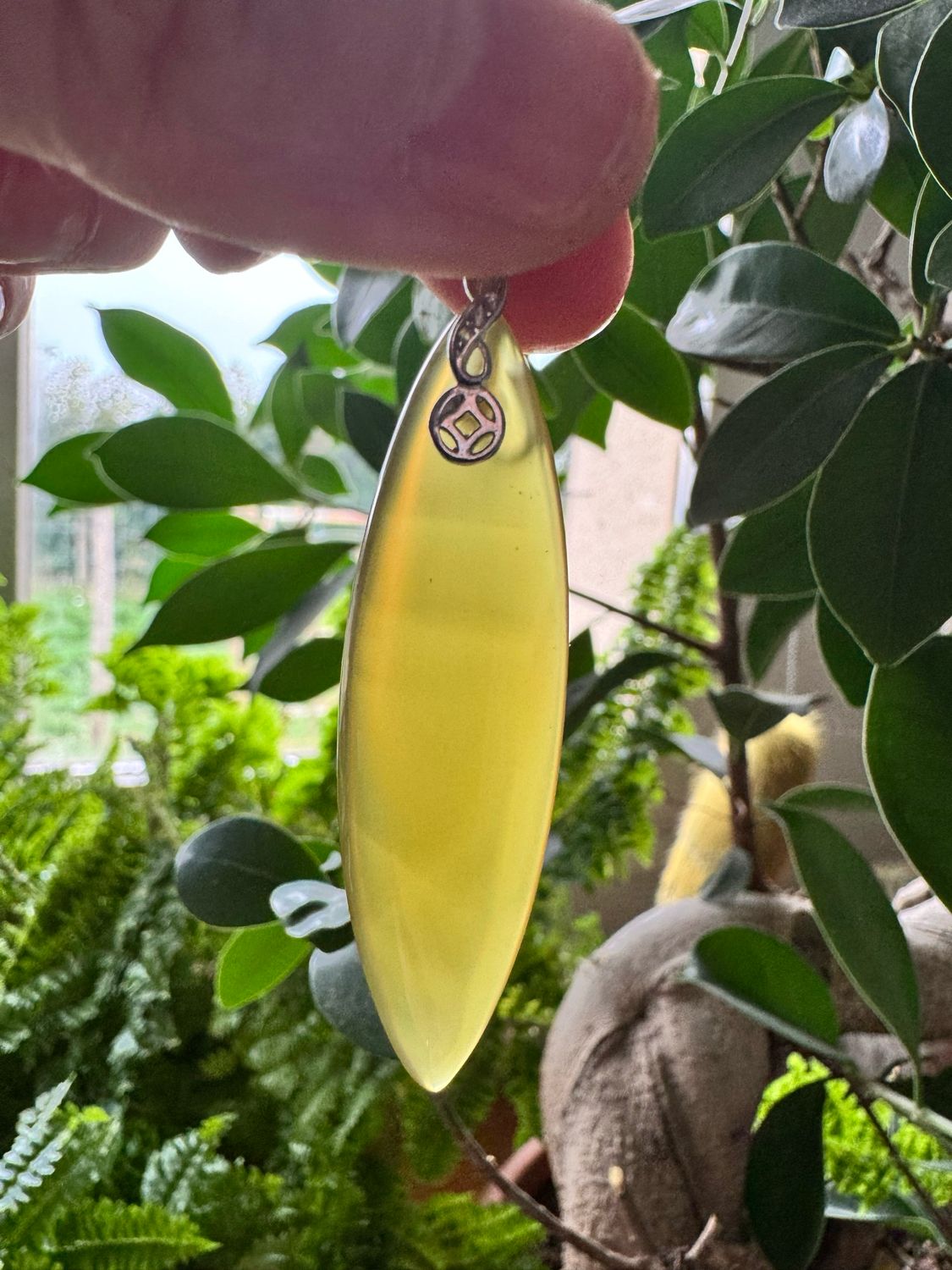 Pendentif en onyx jaune