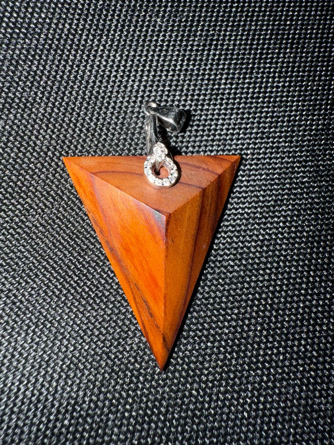 Pendentif en bois de cèdre rouge