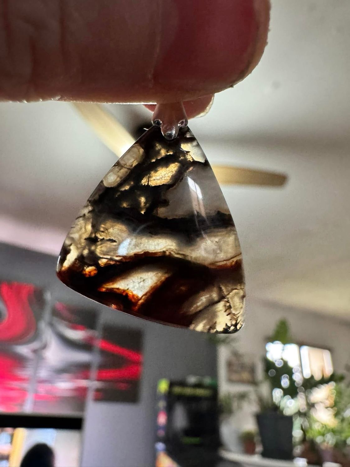 Pendentif en agate mousse verte et rouge