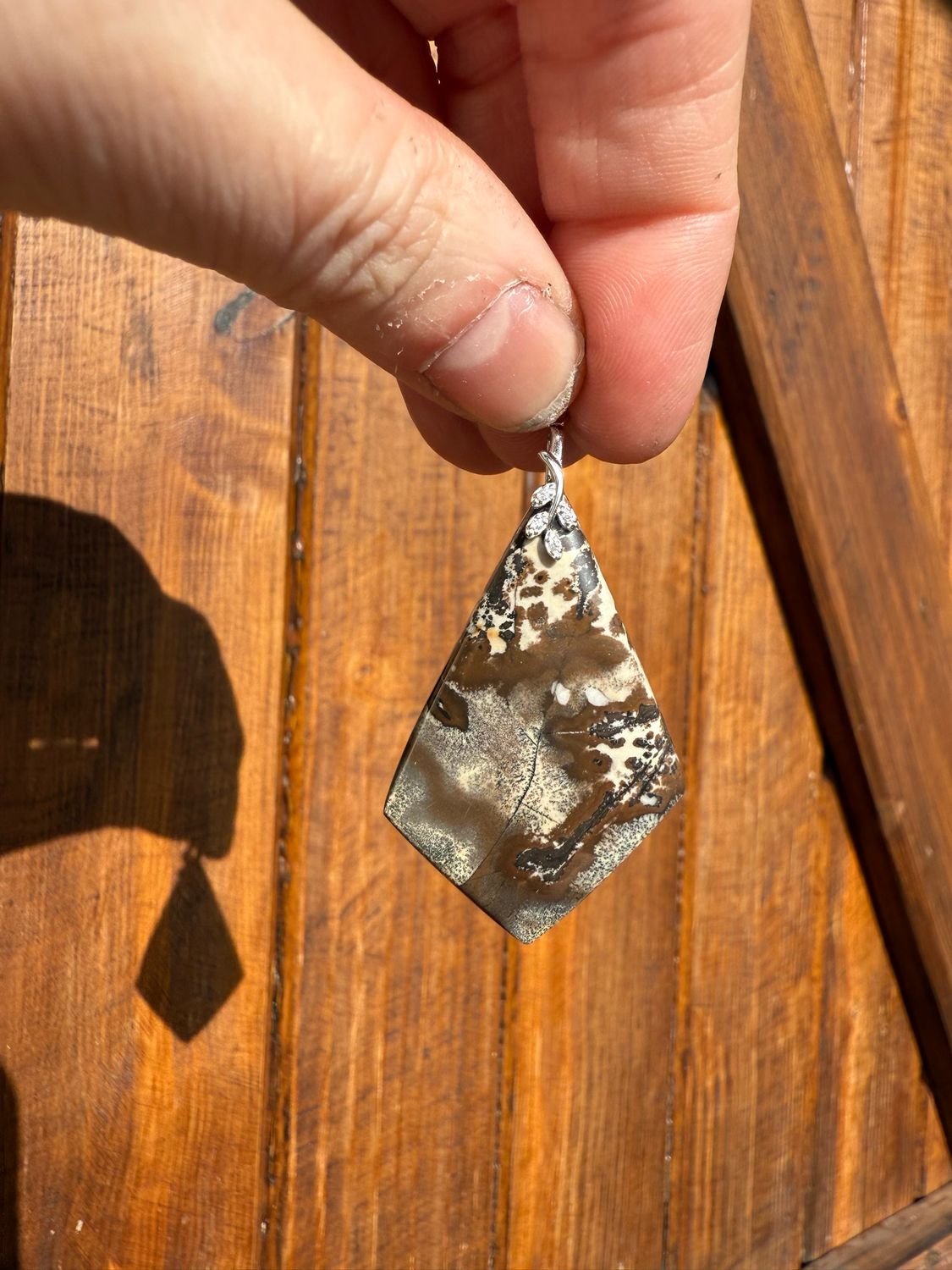 Pendentif en dendrites de manganèse