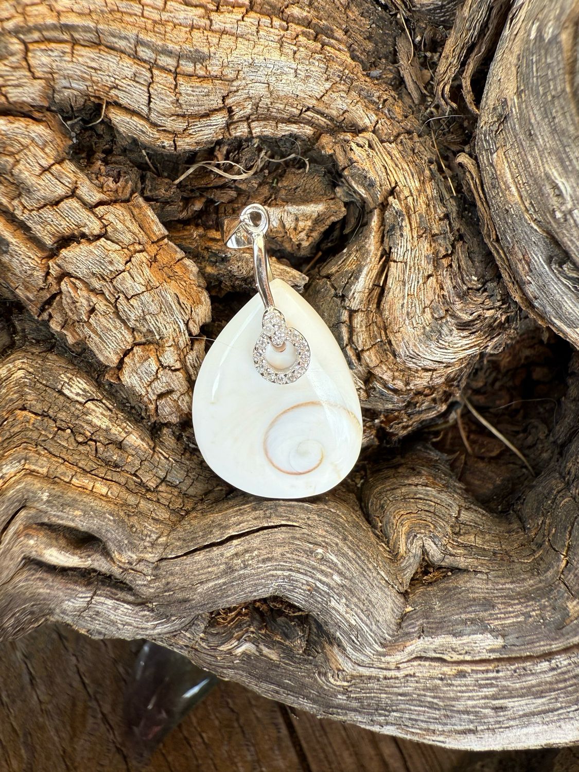 Pendentif en œil de Sté Lucie
