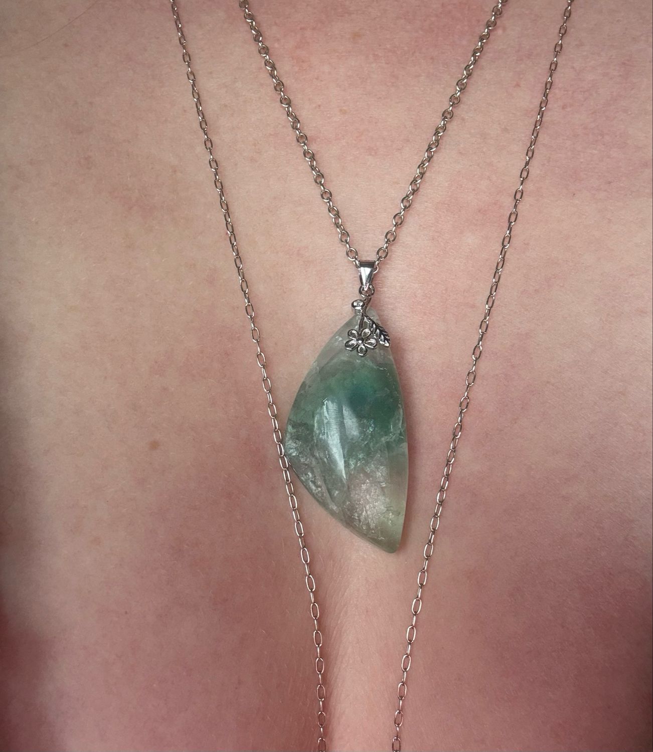 Pendentif en Fluorite verte et rose pale