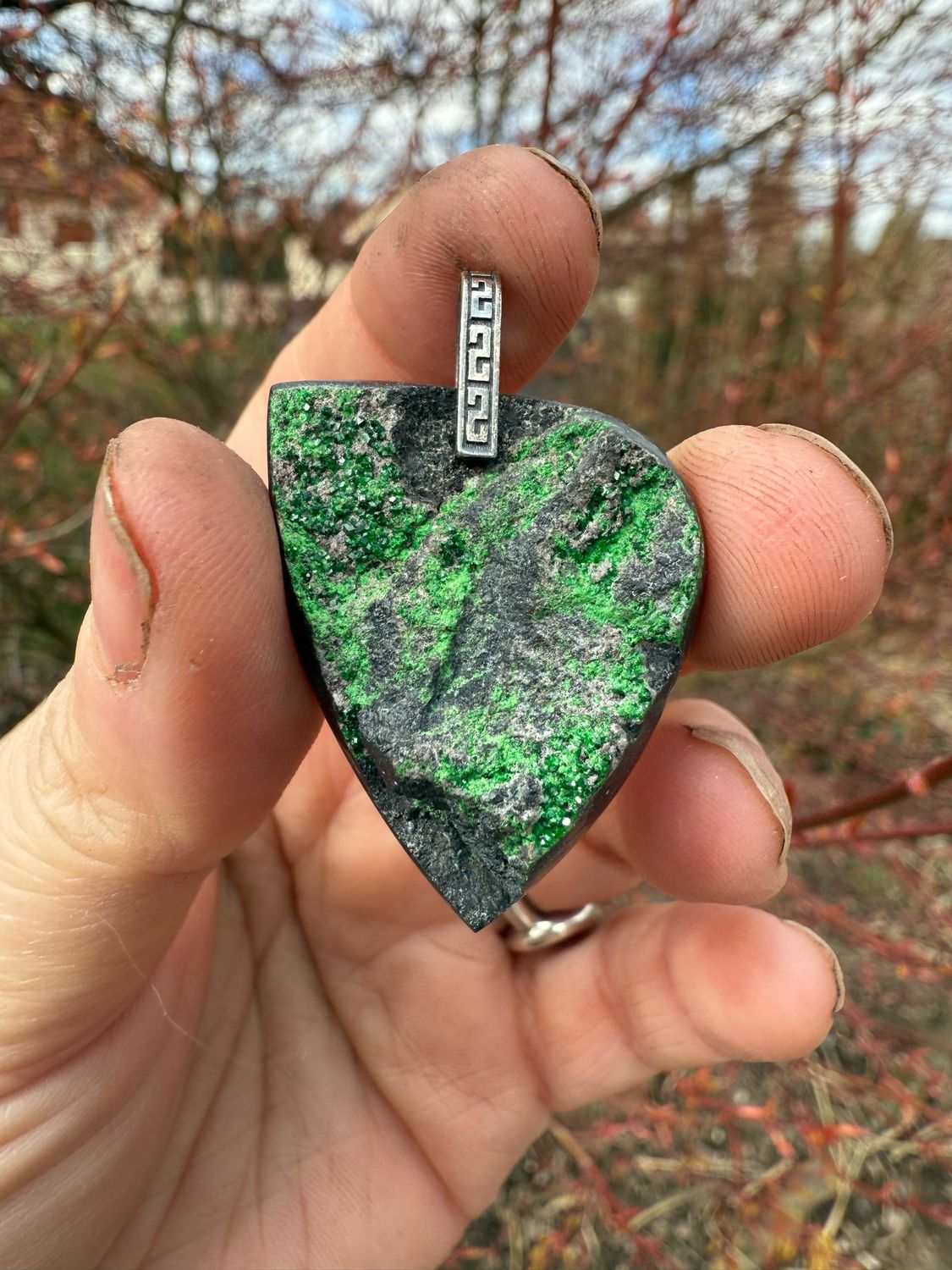 Pendentif en uvarovite