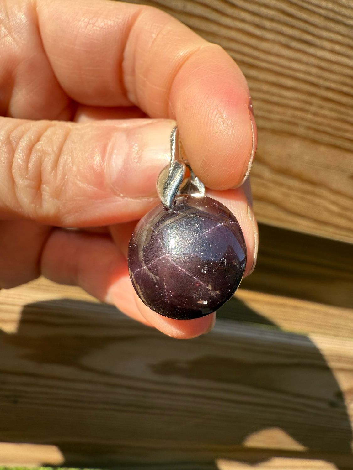 Pendentif en grenat etoilé