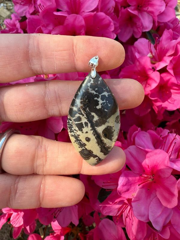 Pendentif en dendrites de manganèse