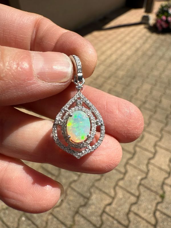 Pendentif en opale welo facettées et moissonites sur argent 925
