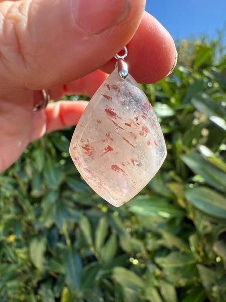 ​Pendentif en sunstone strawberry