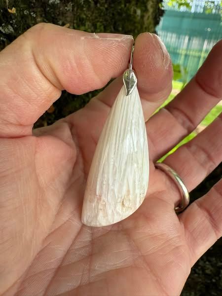 ​Pendentif en scolecite