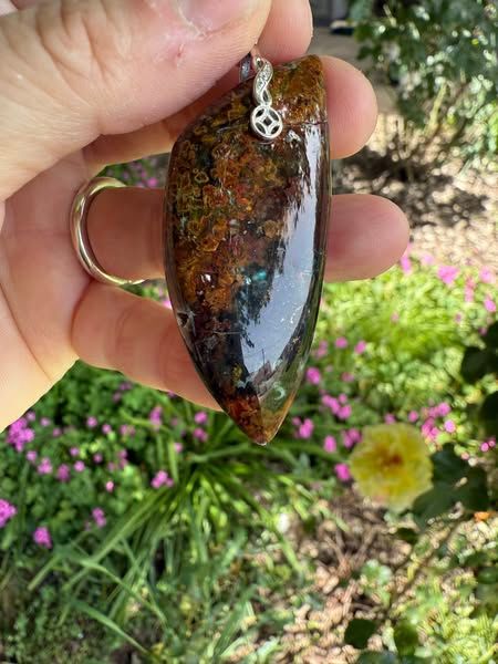 ​Pendentif  calcédoine cuprifere