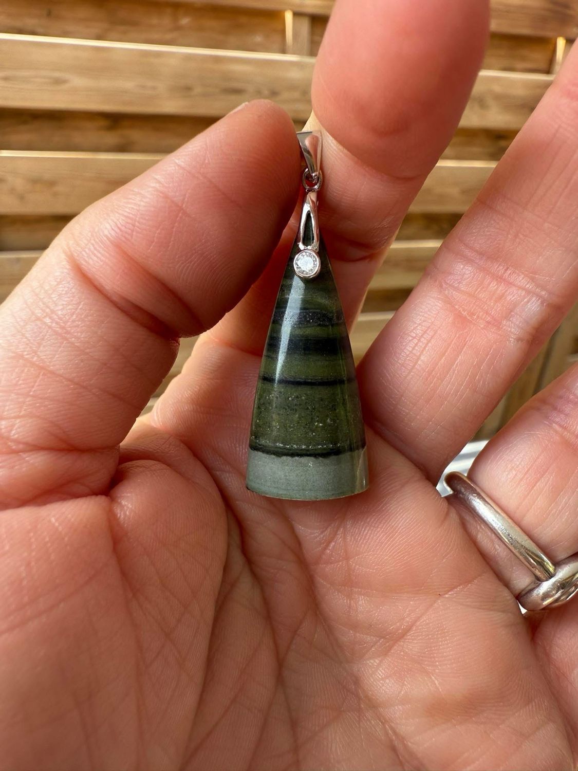 Pendentif en serpentine ricolite