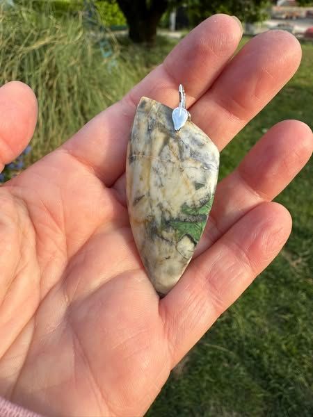 ​Pendentif en smaragdite