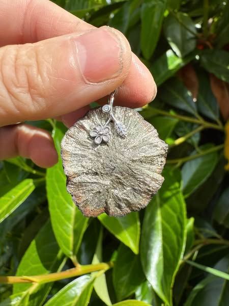 ​Pendentif en superbe marcassite