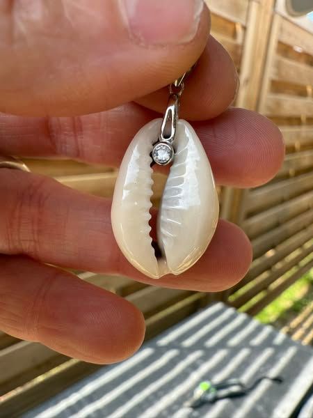 ​Pendentif en coquillage cauris
