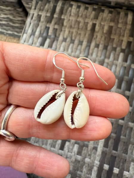 b​ouclss d oreilles en coquillage cauris