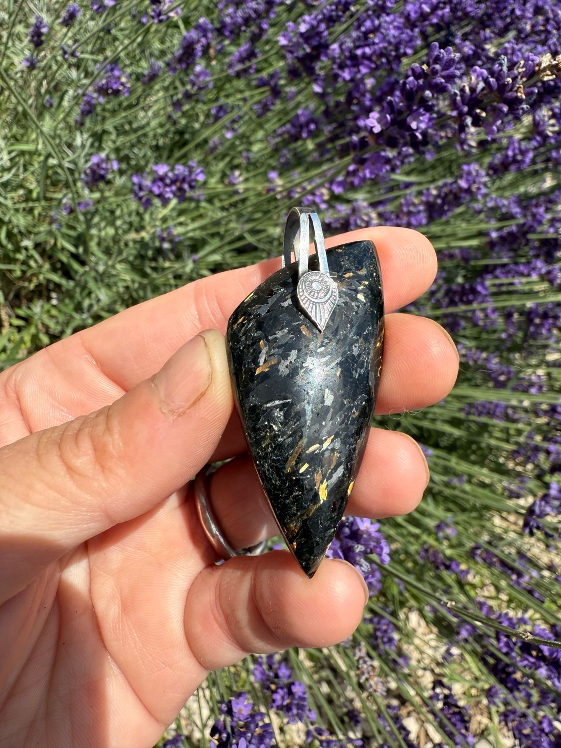 Pendentif en nuumite