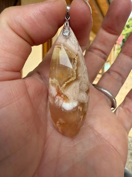 ​Pendentif en agate fleur de cerisier
