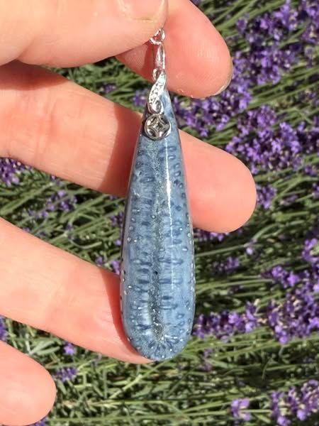 ​Pendentif en corail bleu
