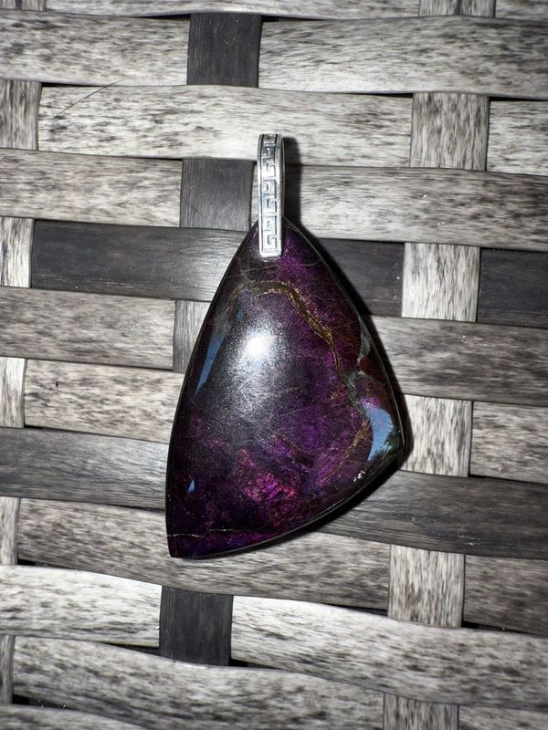 Pendentif en purpurite