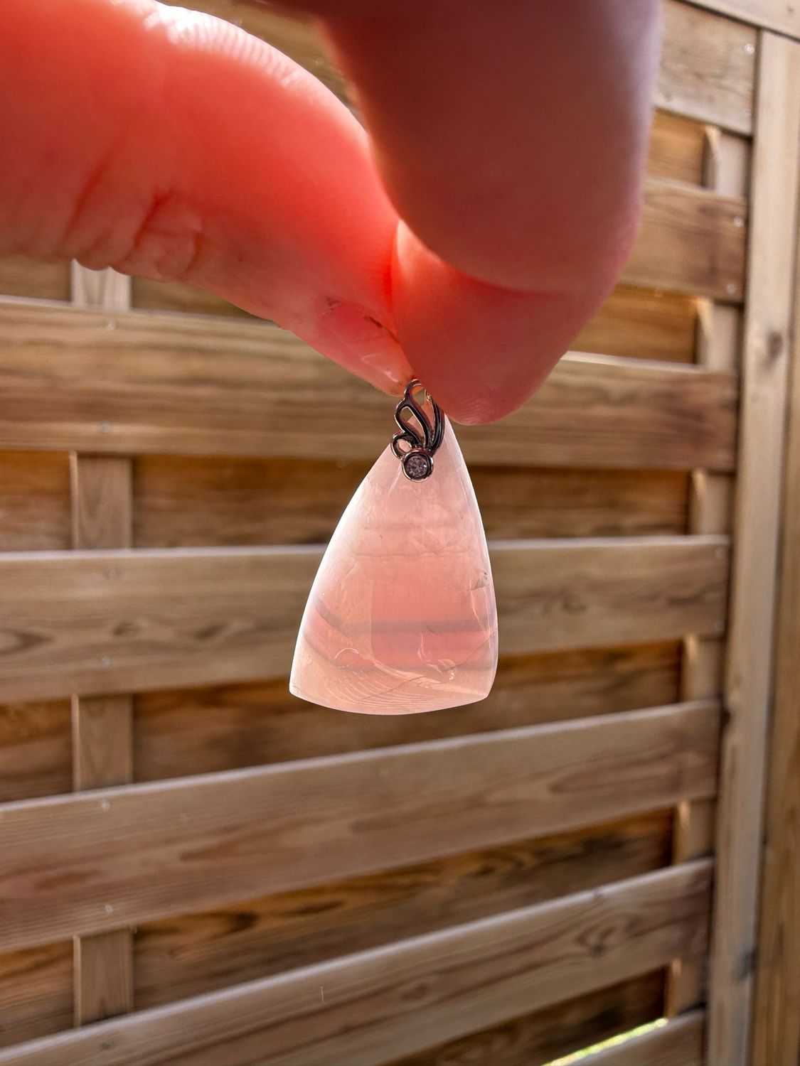 Pendentif en manganocalcite