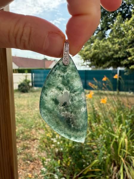 ​Pendentif en agate mousse verte