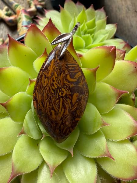 ​Pendentif en jaspe Mariam