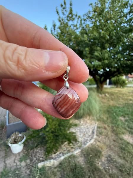 ​Pendentif en jaspe rubané
