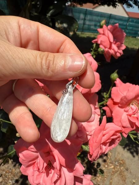 ​Pendentif en gypse fibreux