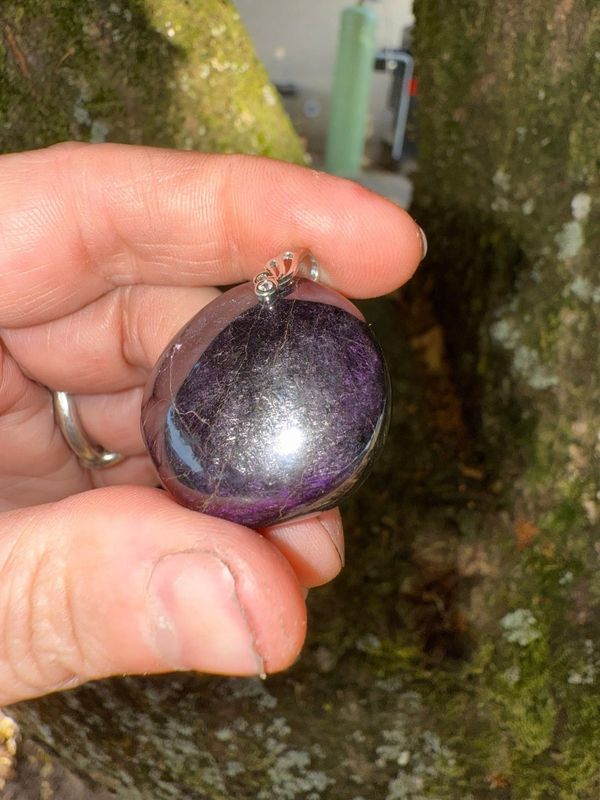 Pendentif en purpurite