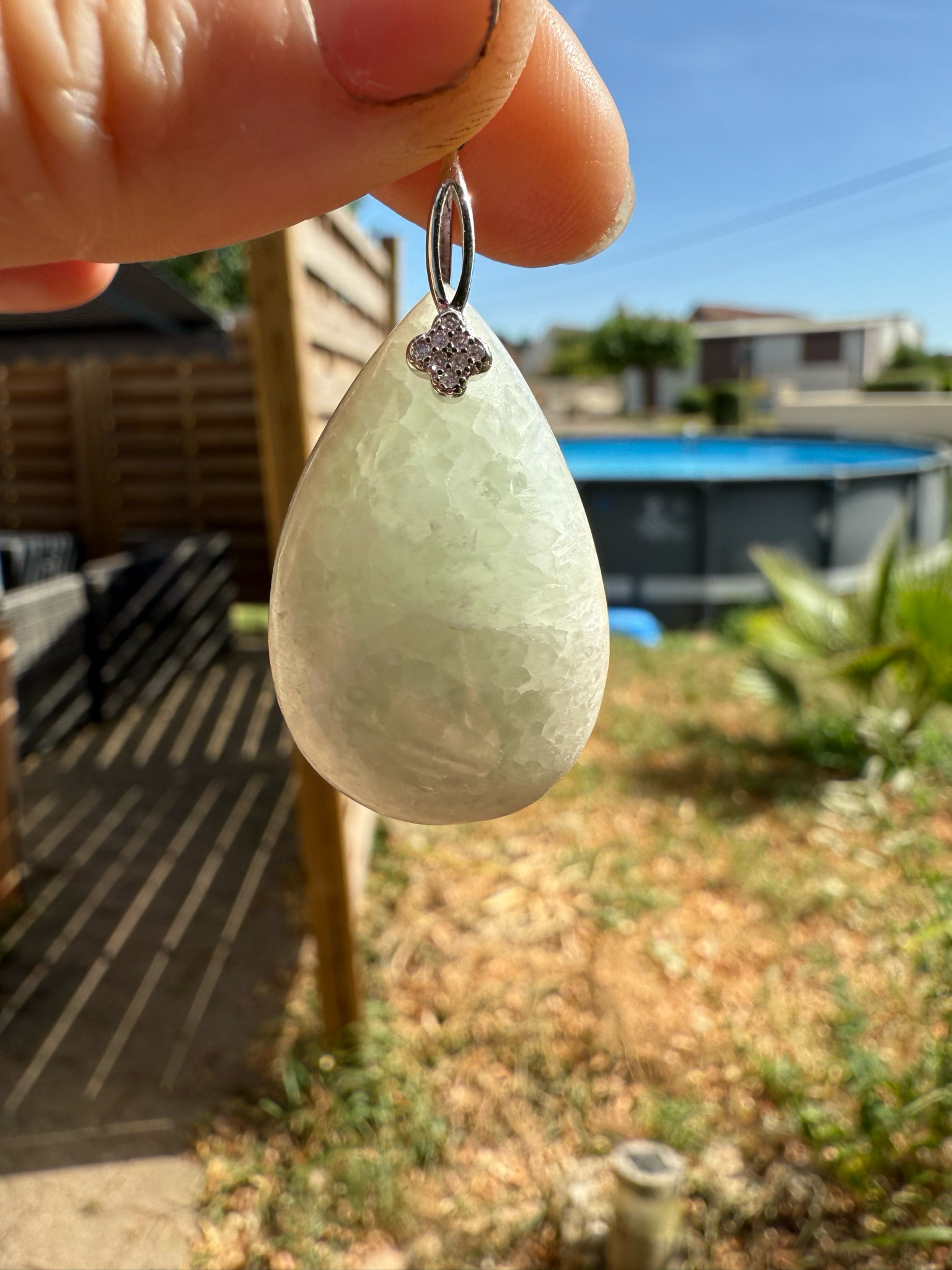 Pendentif en calcite caraïbe