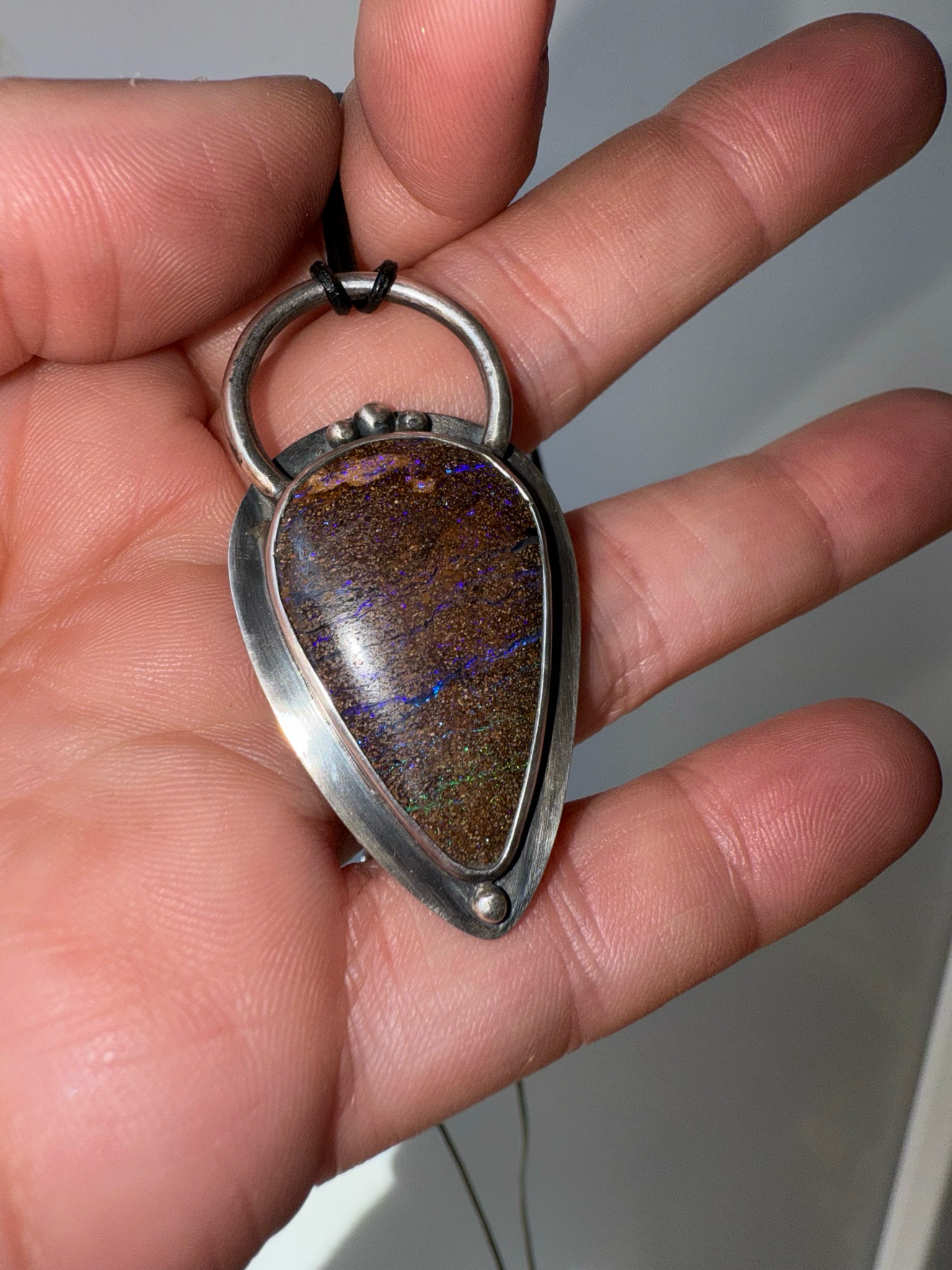 Pendentif en opale boulder
