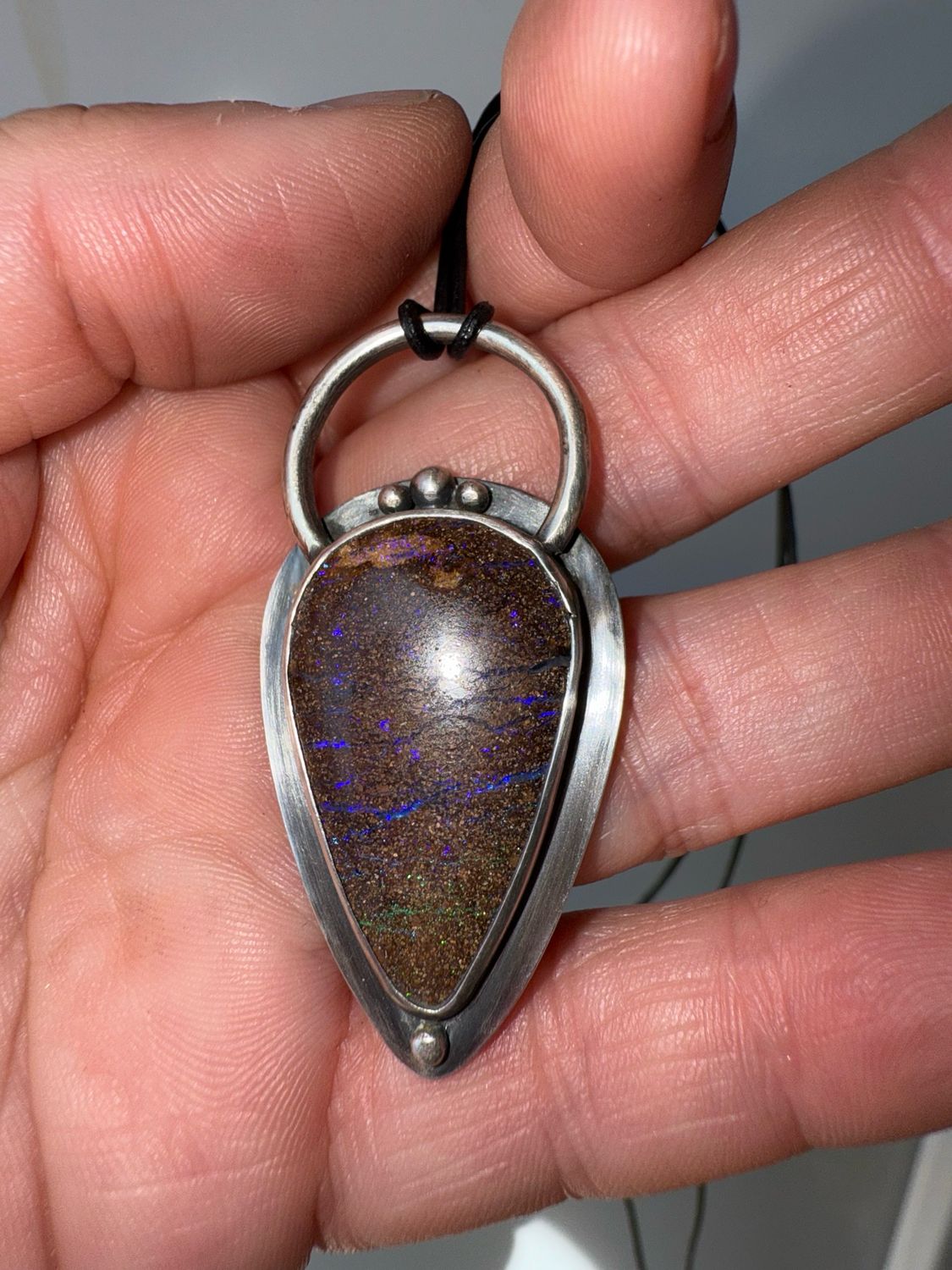 Pendentif en opale boulder