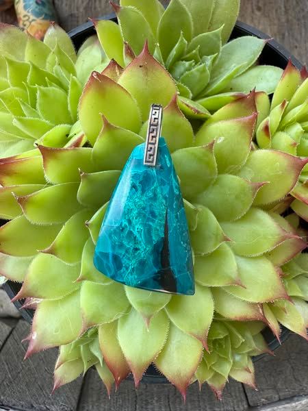 ​Pendentif en opale des Andes bleue