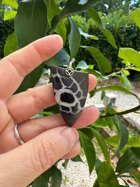 ​Pendentif en septaria noire