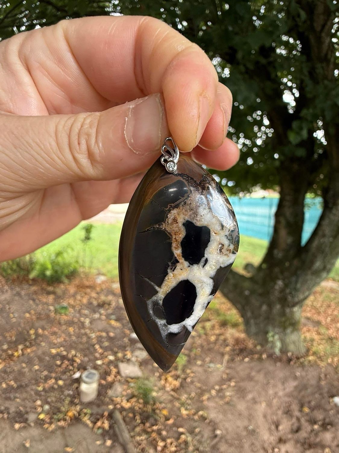 Pendentif en septaria noire