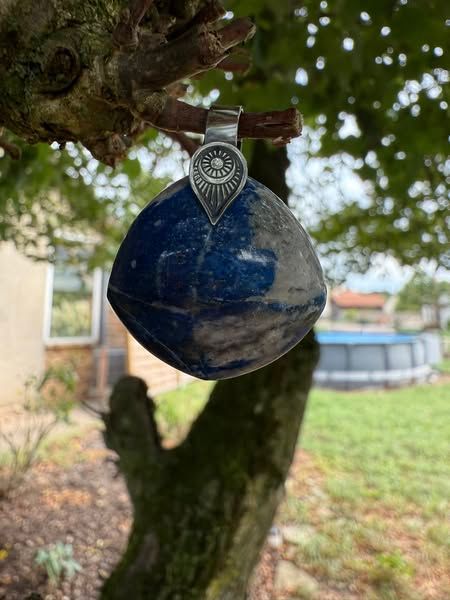 ​Pendentif en lapis lazuli