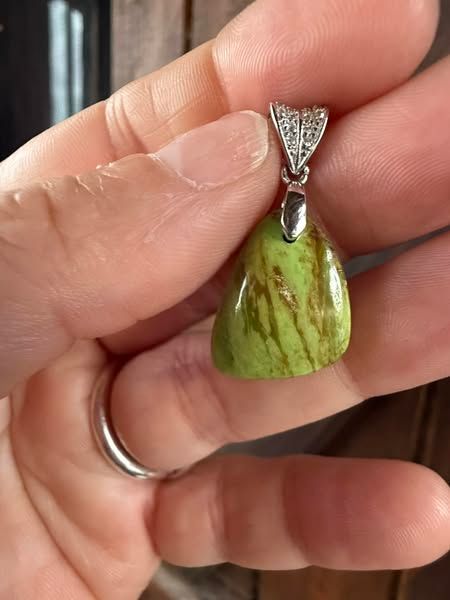 ​Pendentif en gaspeite