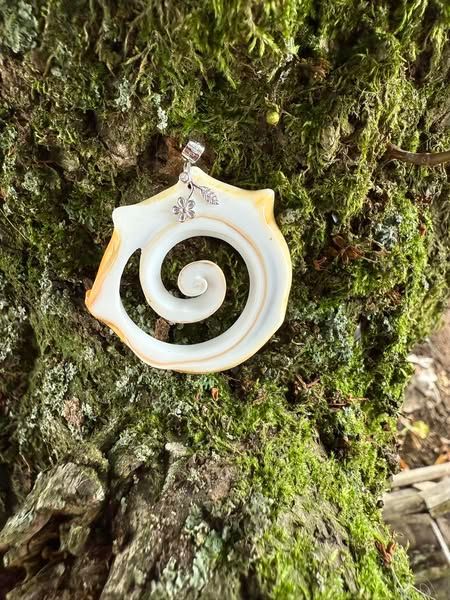 ​Pendentif en coquillage