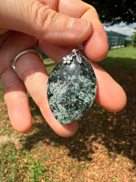 ​Pendentif en seraphinite