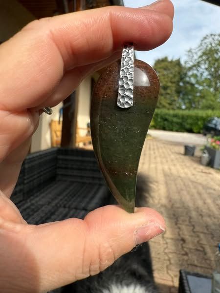 ​Pendentif en superbe Aventurine verte et rouge
