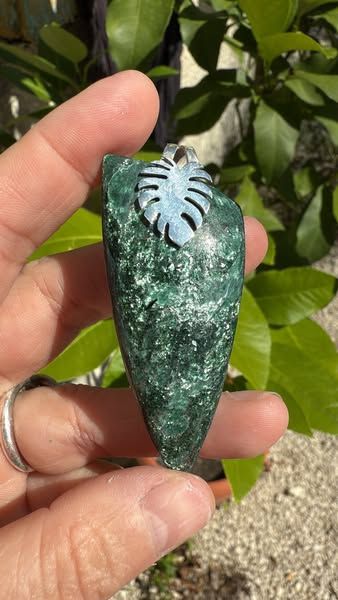 ​Pendentif en Fuschite