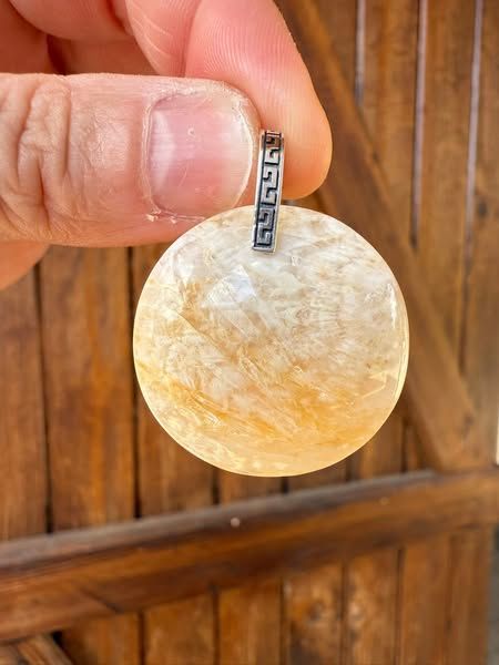 ​Pendentif en quartz de Bretagne