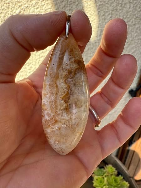 ​Pendentif en quartz de Bretagne