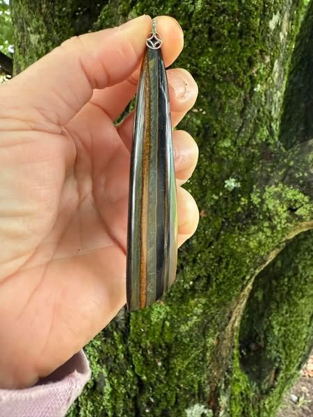 ​Pendentif œil de faucon