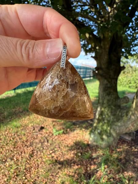 ​Pendentif en calcite chocolat