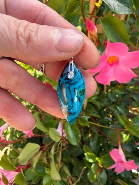 Pendentif en superbe chrysocolle du Pérou Pendentif en superbe chrysocolle du Pérou